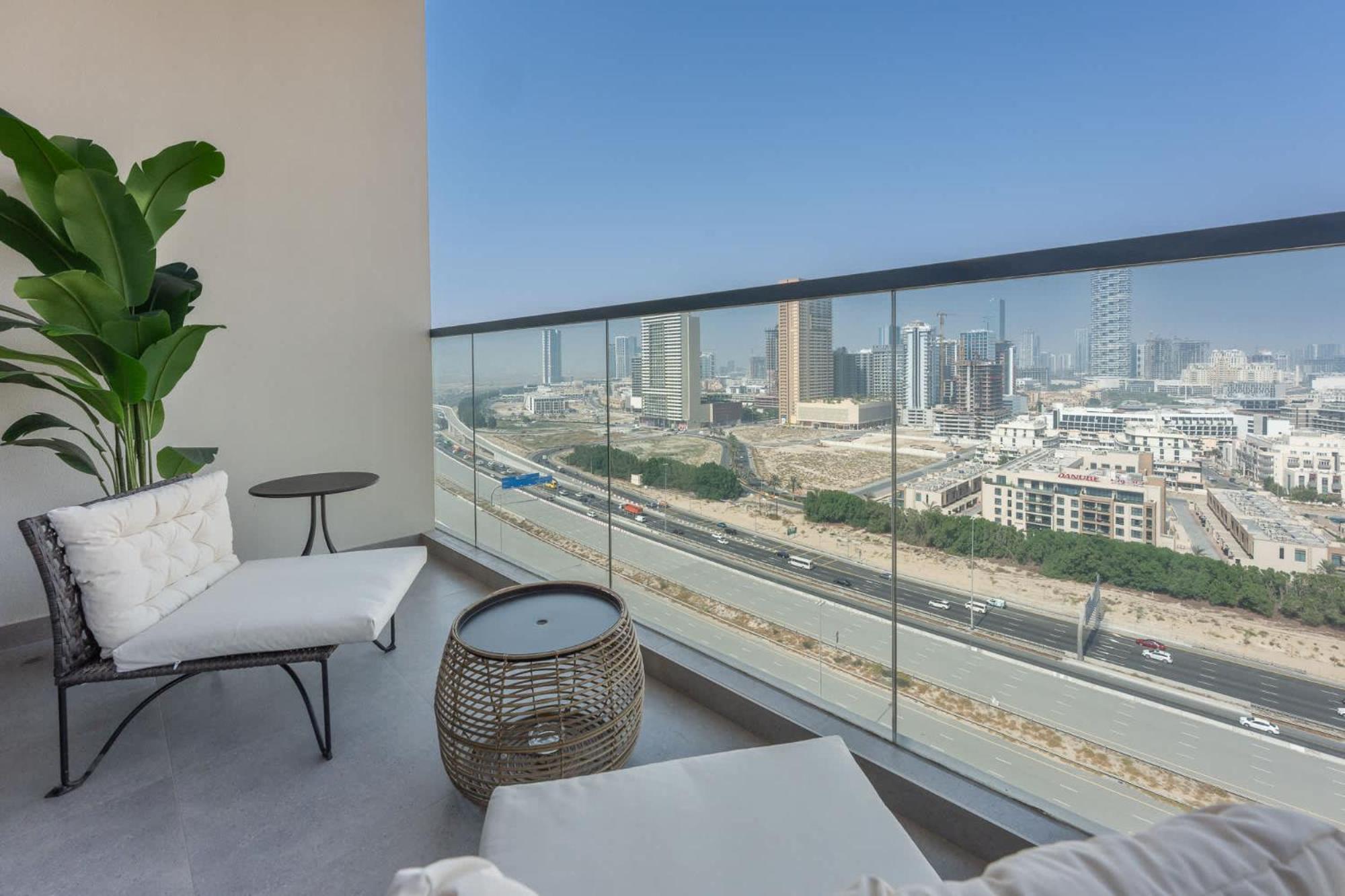 Elegant And Cozy 1-bedroom With Balcony Views In Jvt Apartment *
